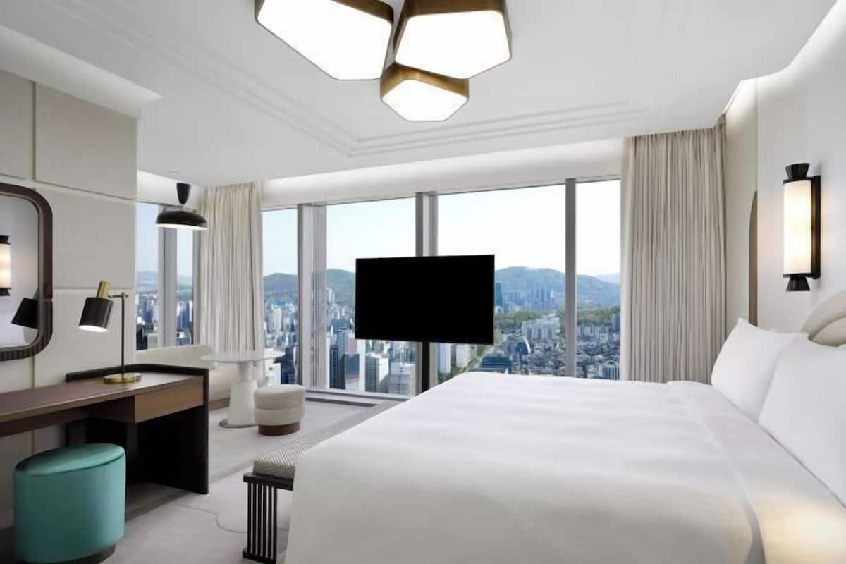 Individually decorated, individually furnished, soundproofing, free WiFi