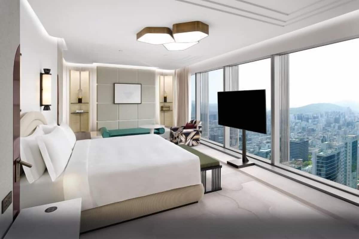 Individually decorated, individually furnished, soundproofing, free WiFi
