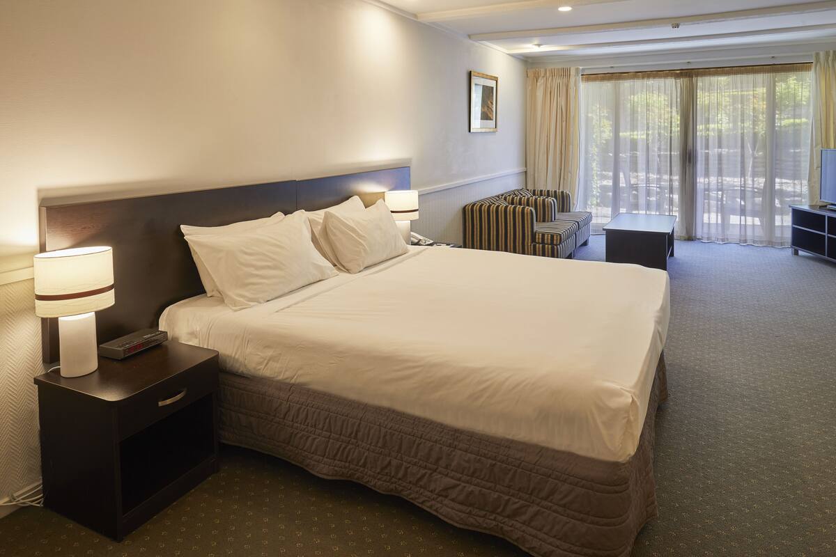 standard room, garden view | premium bedding, individually decorated, individually furnished, desk