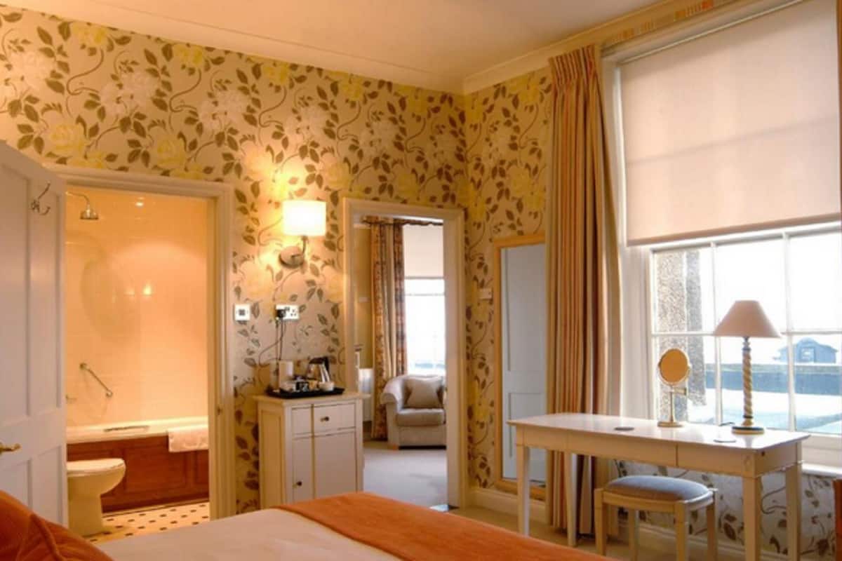 double room, sea view | in-room safe, individually decorated, desk, iron/ironing board