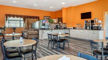 Ilmainen päivittäinen mannermainen aamiainen