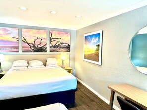 In-room safe, desk, blackout curtains, iron/ironing board - Days Inn by Wyndham Pensacola - Historic Downtown (Pensacola)