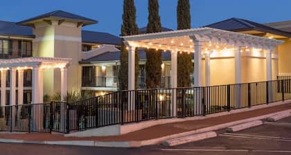 Days Inn by Wyndham Pensacola - Historic Downtown