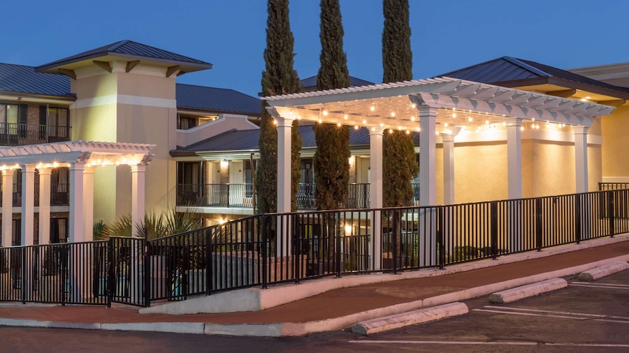 Days Inn by Wyndham Pensacola - Historic Downtown