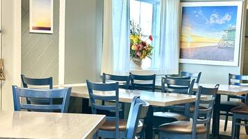 Desayuno de autoservicio incluido todos los días