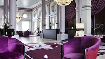 Sala de estar en el lobby