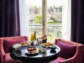 Classic Room, 1 King Bed (Garden view) | Premium bedding, down comforters, pillowtop beds, minibar