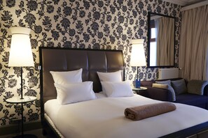 Deluxe Room, 1 Queen Bed, Balcony, Sea View