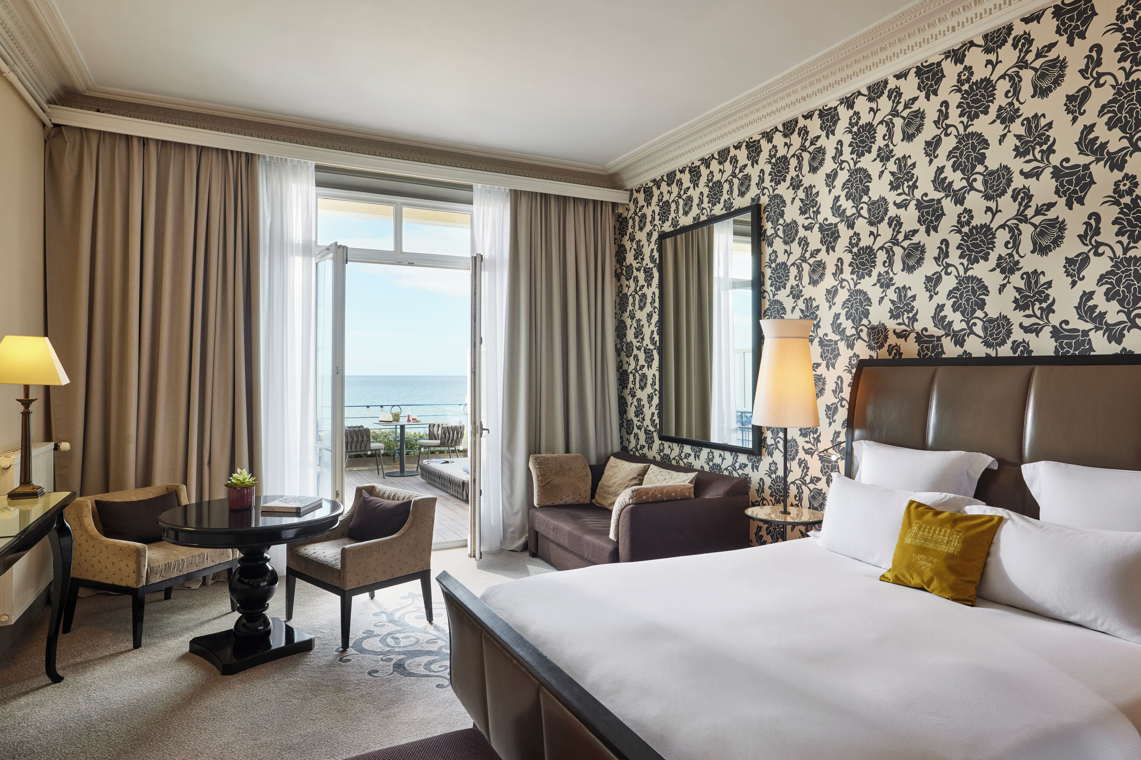 deluxe room, 1 king bed, terrace, sea view | premium bedding, down duvets, pillow-top beds, minibar