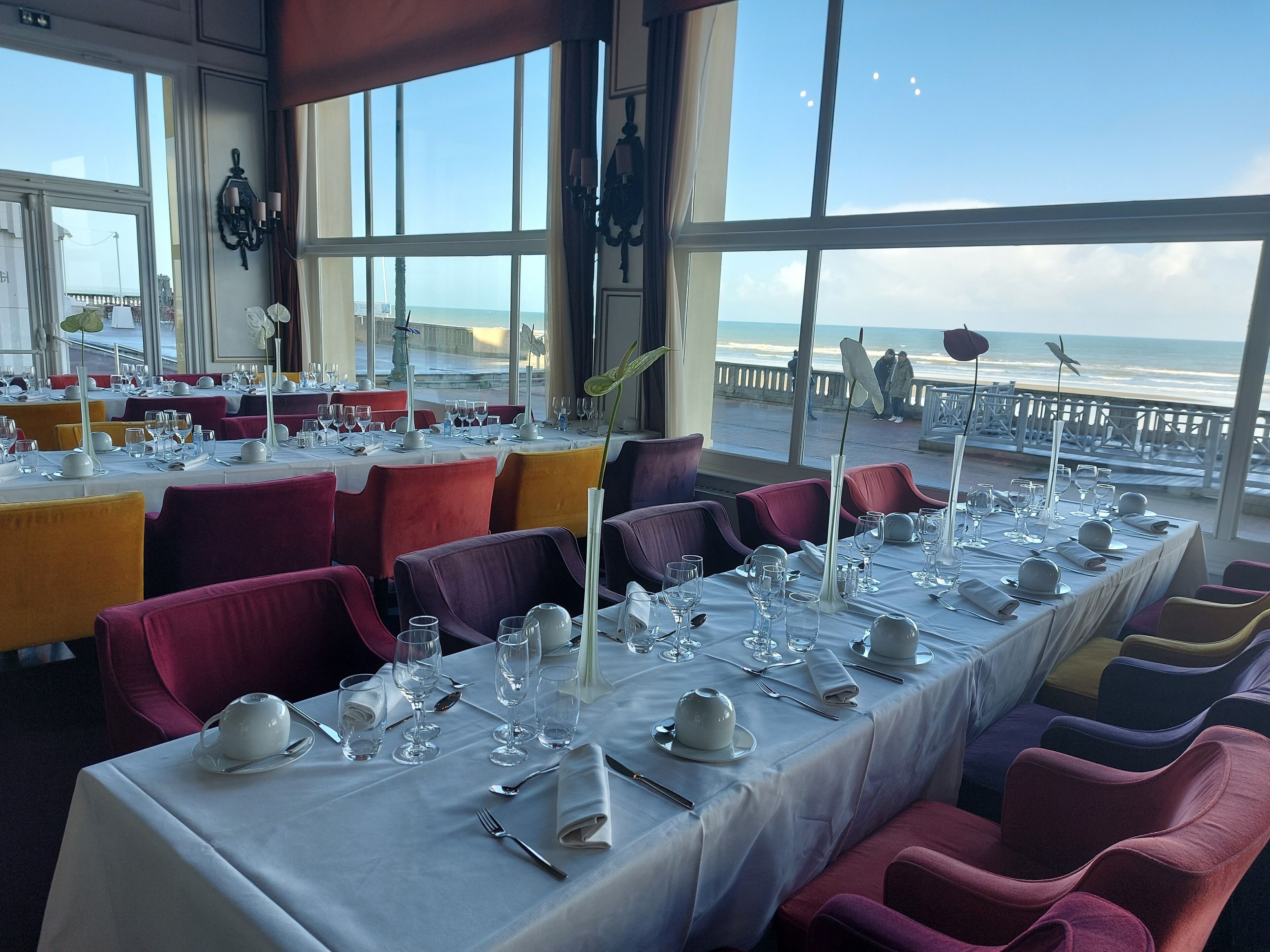 2 restaurants servant le déjeuner et le dîner, plats Cuisine locale