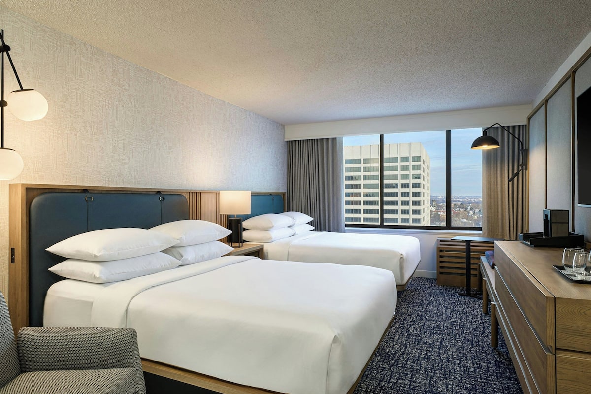 Ropa de cama de alta calidad y colchones con acolchado adicional