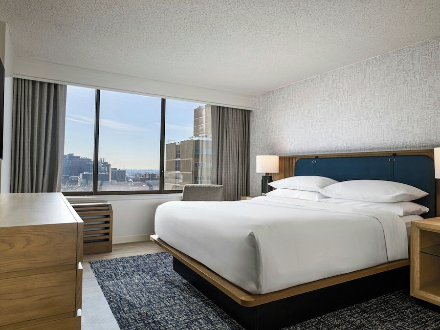 Suite, 1 King Bed with Sofa bed | Premium bedding, pillowtop beds, in-room safe, desk