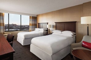 Premium bedding, pillow-top beds, in-room safe, desk - Sheraton Philadelphia University City Hotel (Philadelphia)