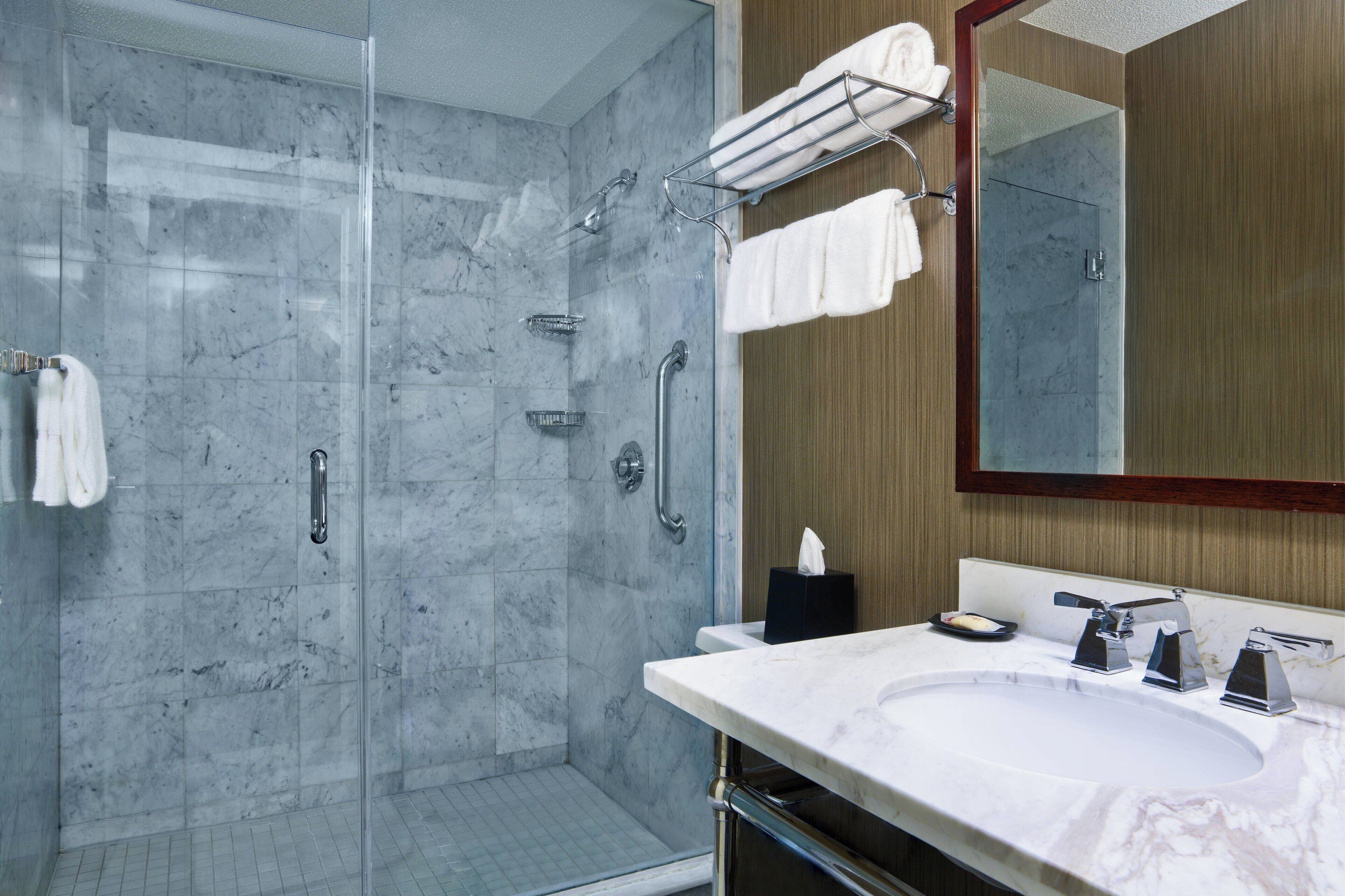 suite, 1 king bed with sofa bed, corner | bathroom | combined shower/bathtub, free toiletries, hair dryer, towels