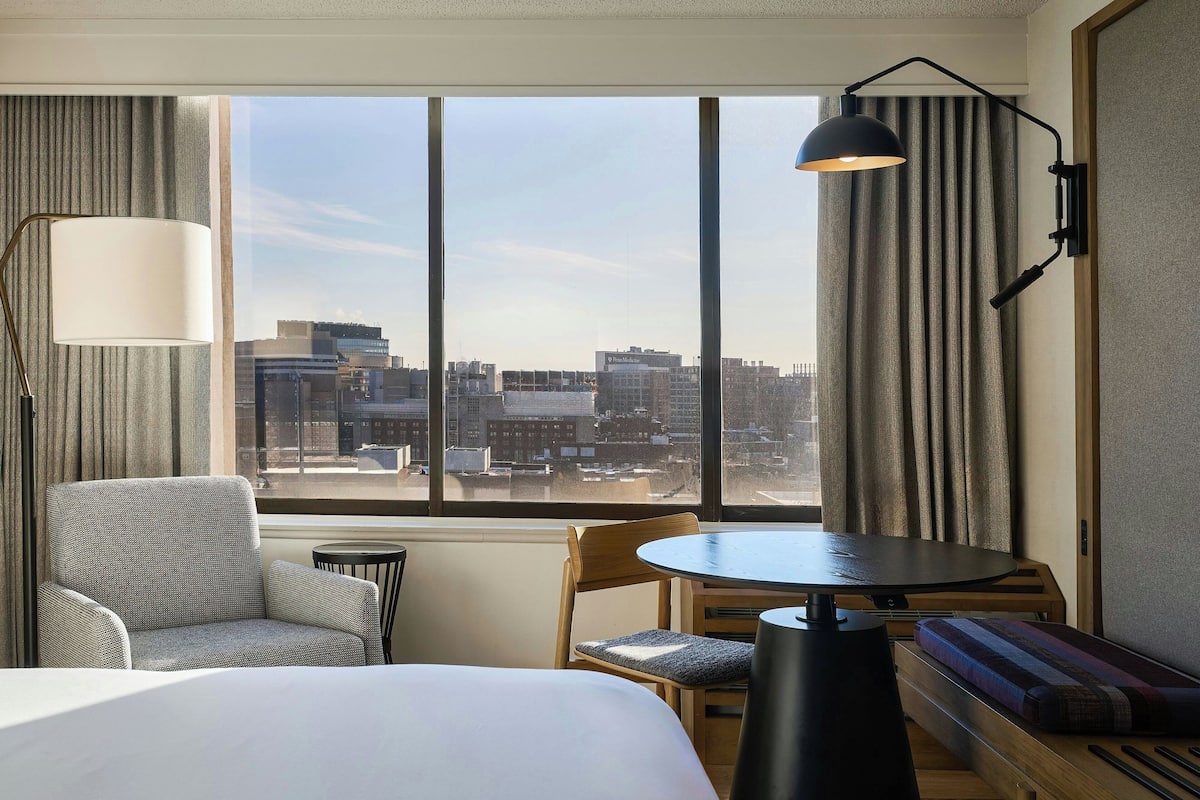 Ropa de cama de alta calidad y camas con pillow-top