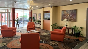 Lobby sitting area - Real Value Inn (Memphis)