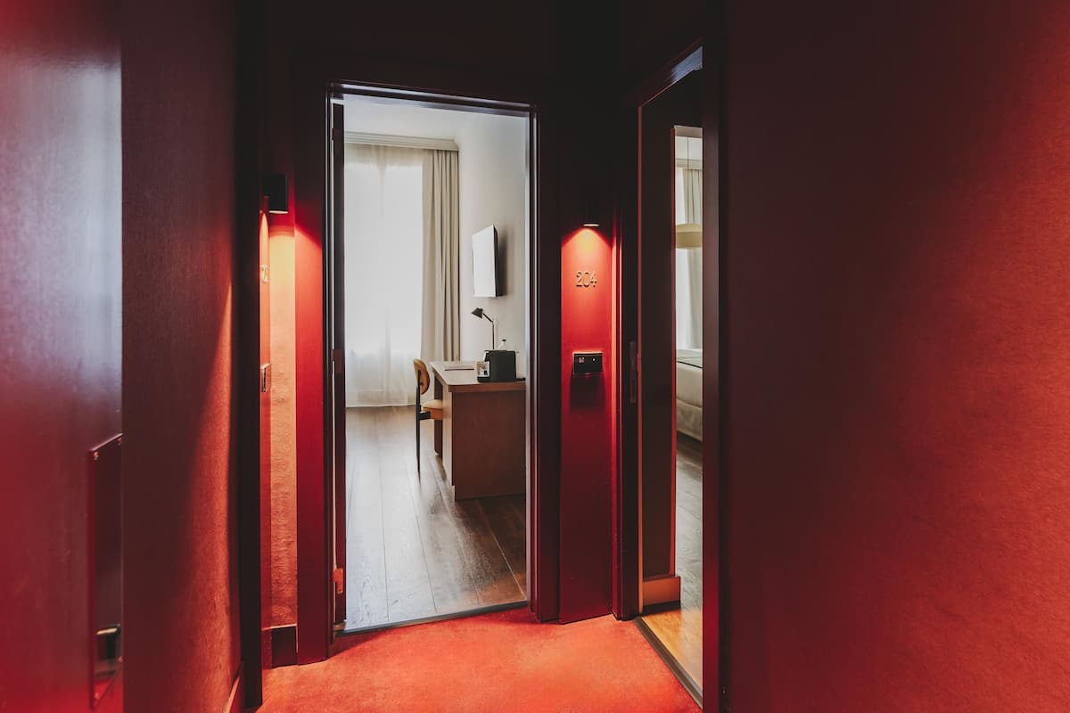 Premium bedding, minibar, in-room safe, desk