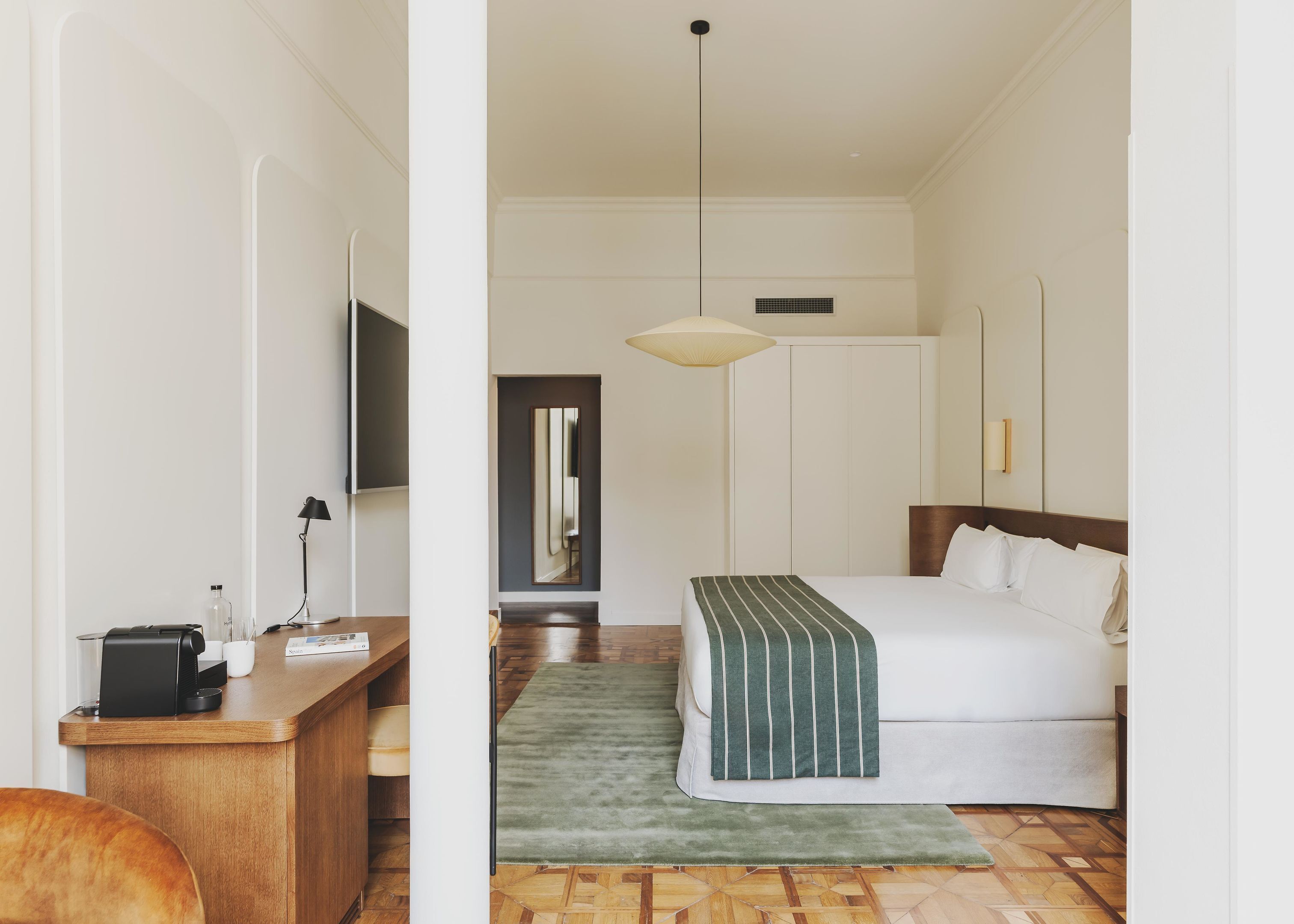 Literie de qualité, minibar, coffre-fort, bureau