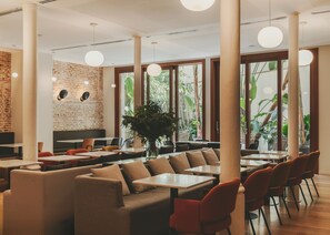 Desayuno buffet todos los días (con cargo)