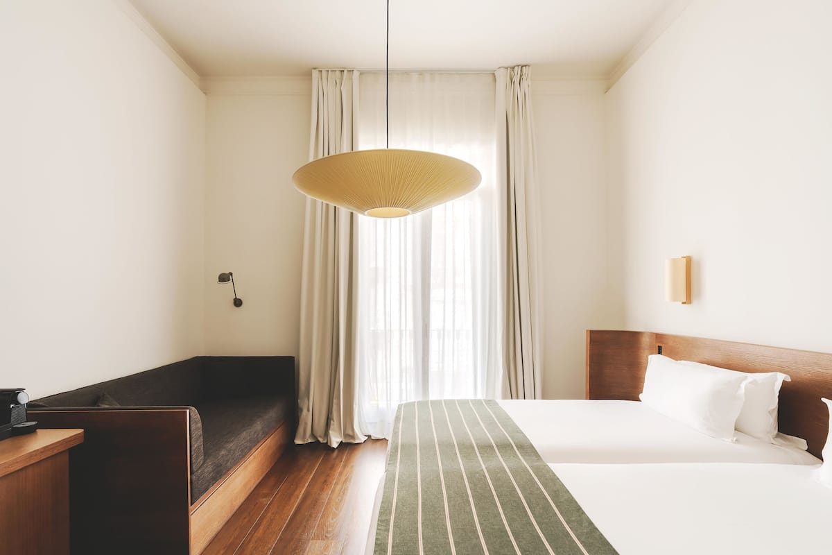 Hochwertige Bettwaren, Minibar, Zimmersafe, Schreibtisch