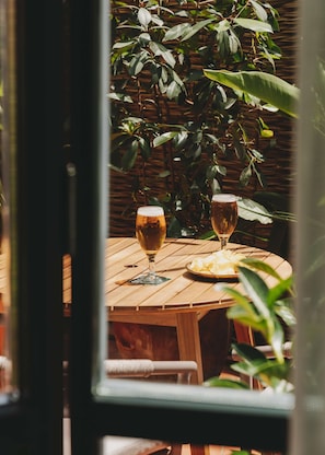 Chambre Galerie (terrace 4 pax) | Literie de qualité, minibar, coffre-fort, bureau