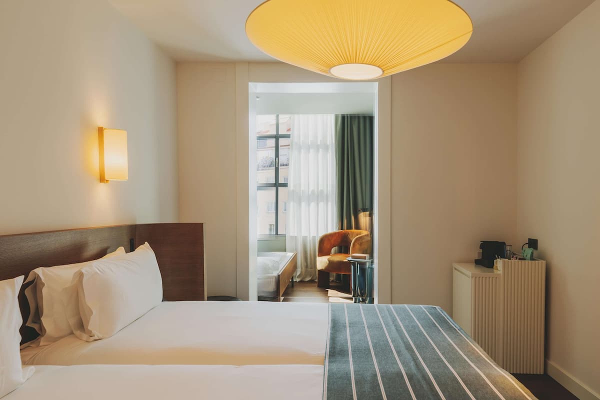 Luxe beddengoed, een minibar, een kluis op de kamer, een bureau