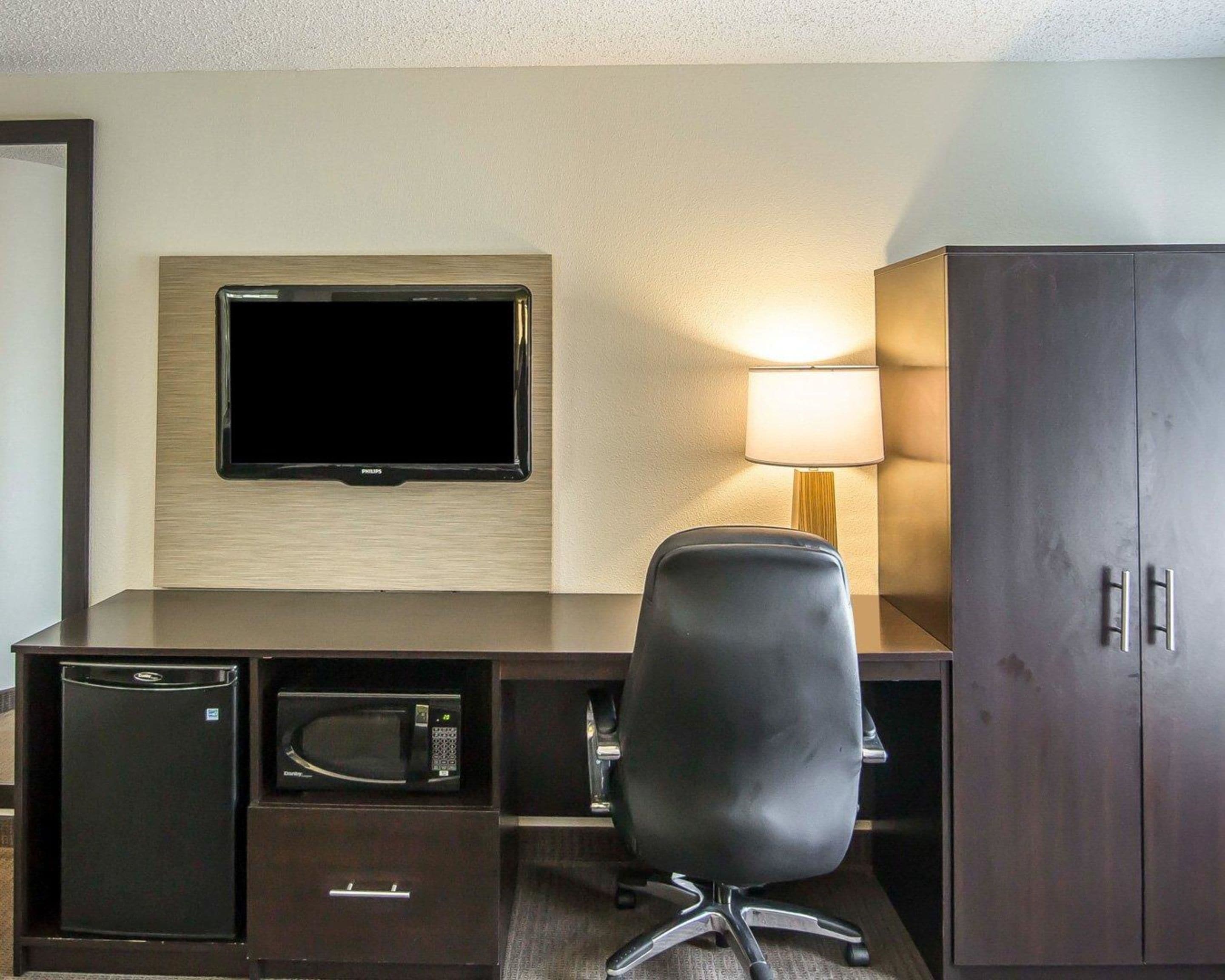 standard double room, 2 double beds, non smoking | desk, iron/ironing board, free wifi, bed sheets