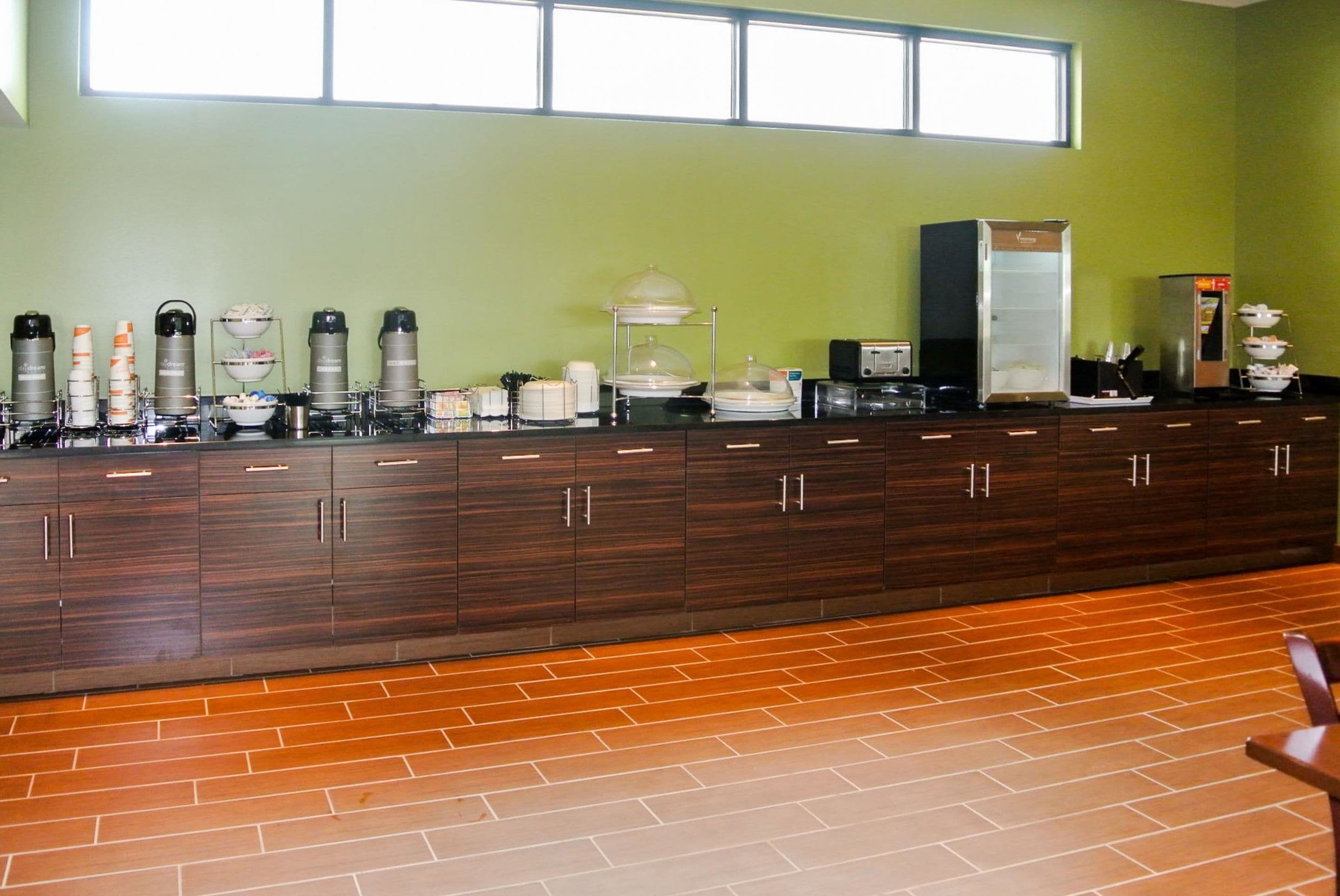 free buffet breakfast