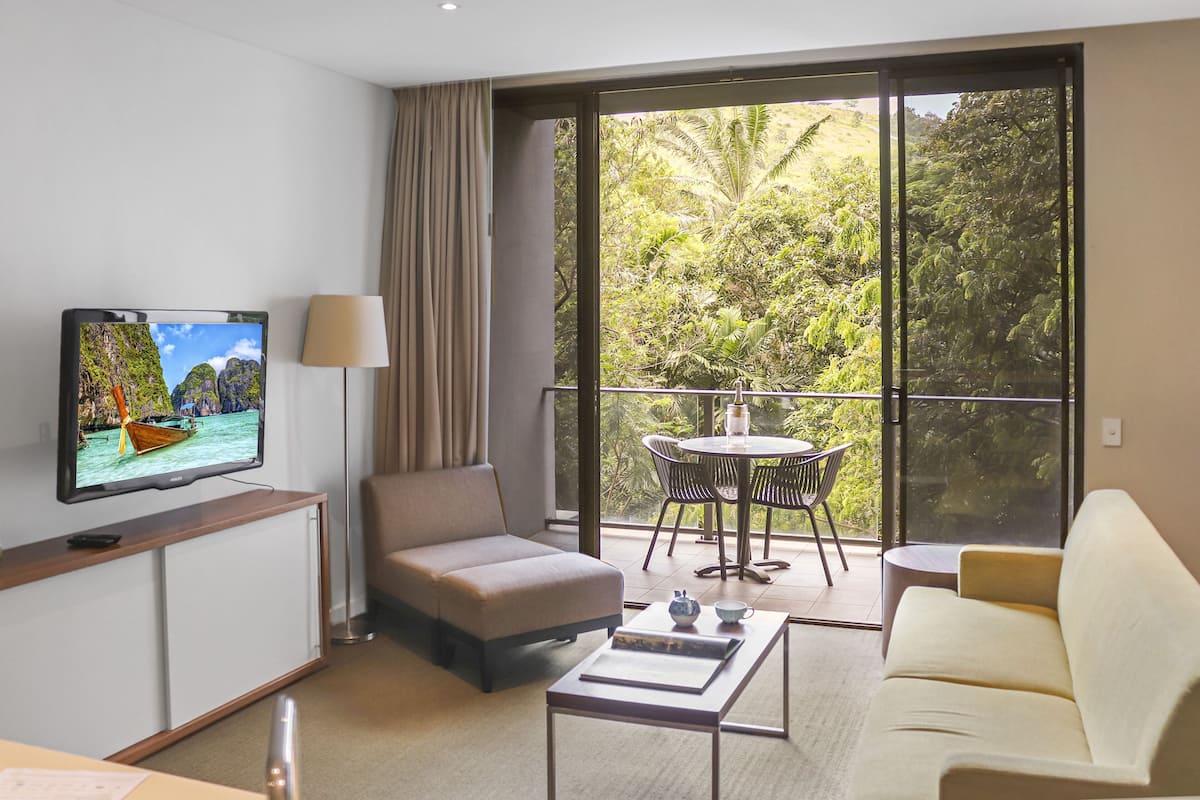 1 bedroom, premium bedding, tempur-pedic beds, in-room safe