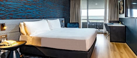 Rom – standard, 1 queensize-seng, balkong | Sengetøy av topp kvalitet, Tempur-Pedic-senger og safe på rommet