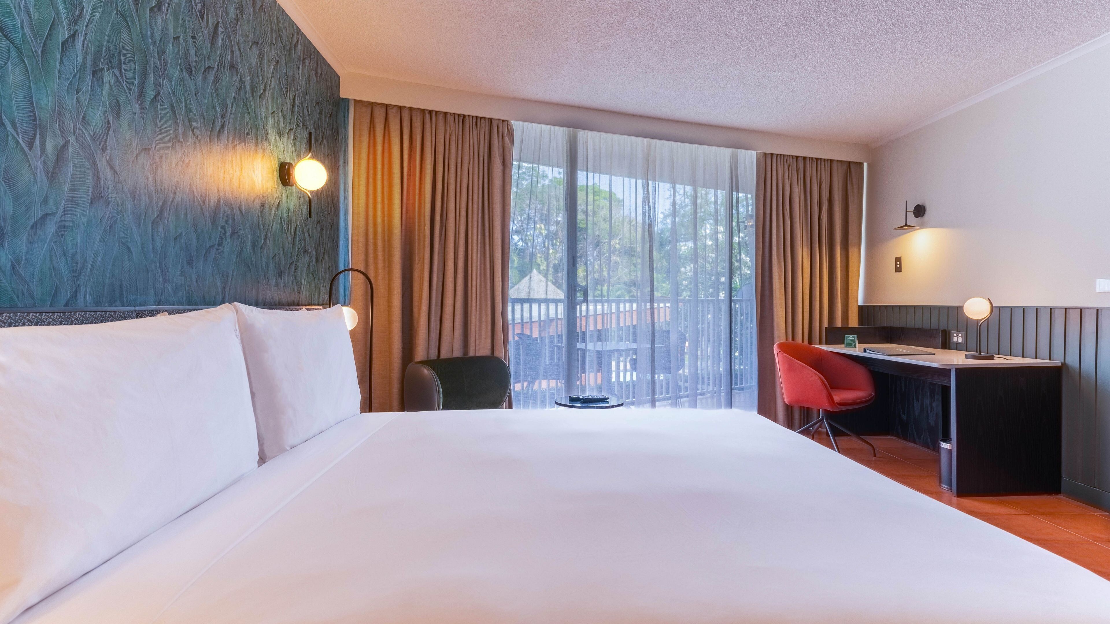 Ropa de cama de alta calidad, colchones Tempur-Pedic, caja fuerte