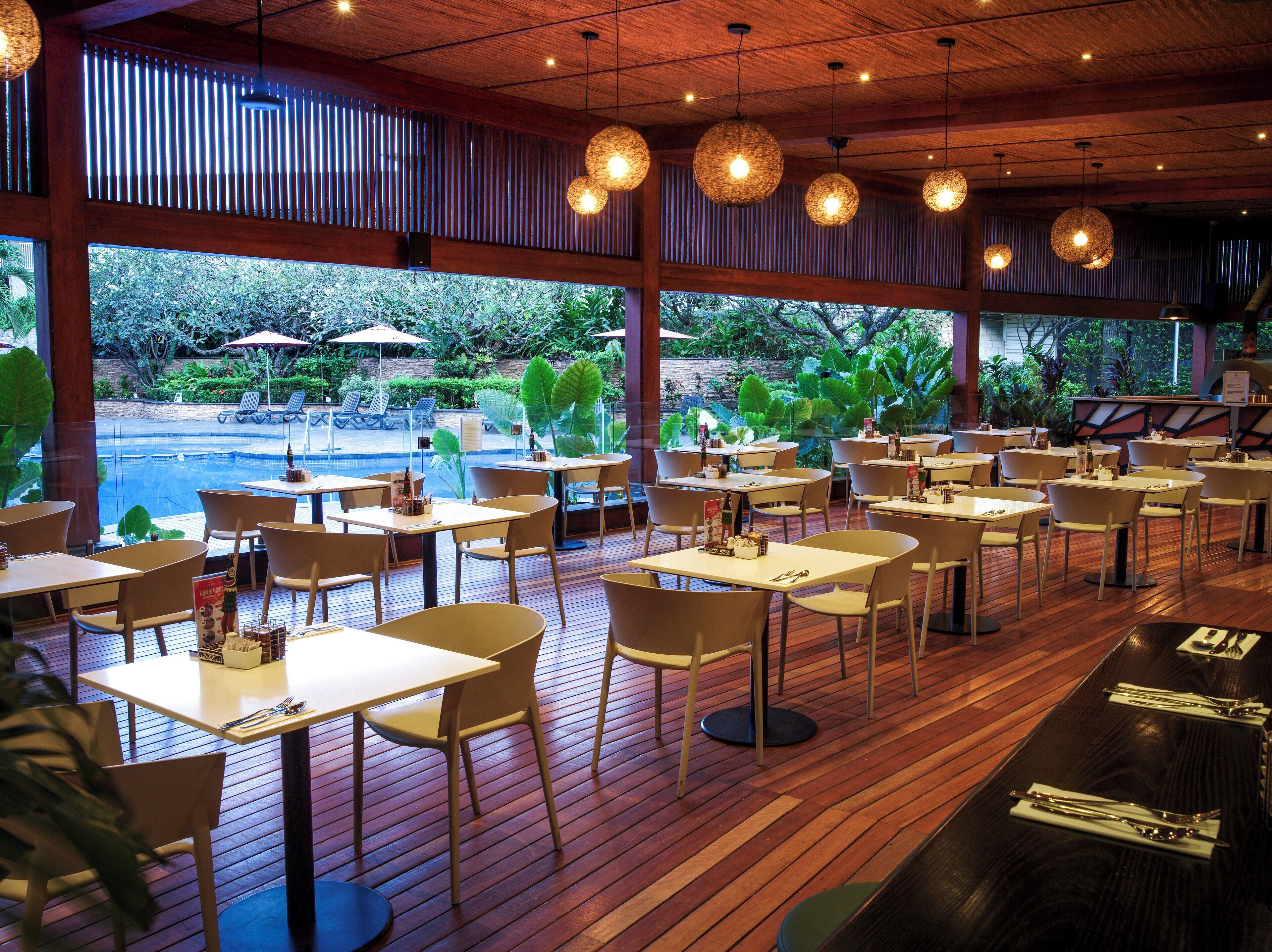 2 restaurants, breakfast, lunch, dinner served; international cuisine