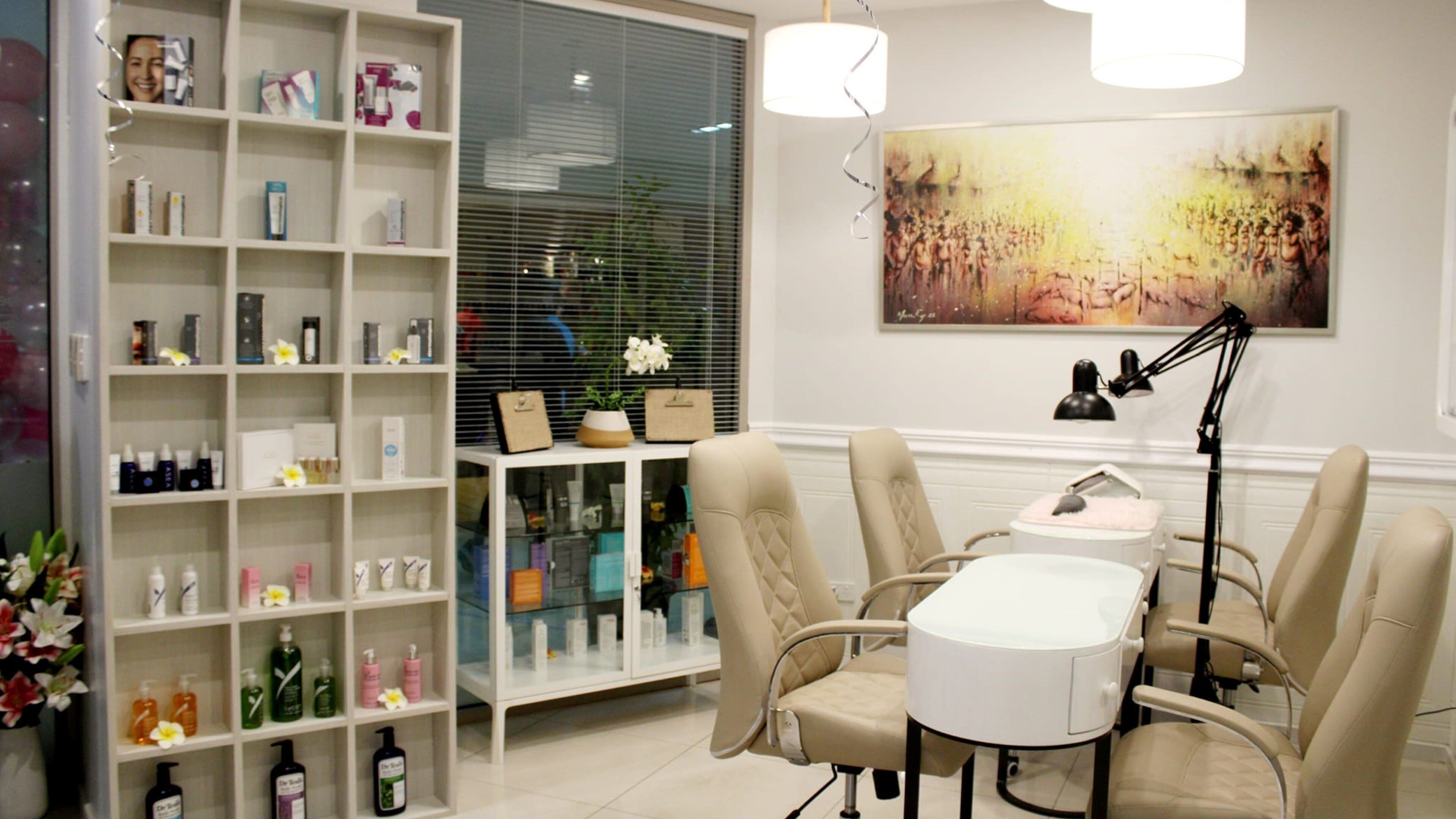 Kroppsbehandlinger, ansiktsbehandlinger og manikyr og pedikyr