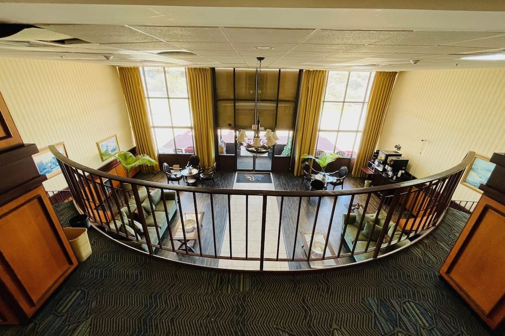 Mystic River Hotel & Suites Near Casinos