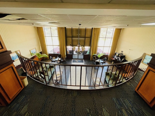 Mystic River Hotel & Suites Near Casinos