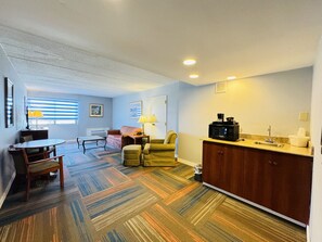 Suite, 1 cama King size y sofá cama | Área de sala de estar | Televisión de pantalla plana 