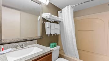 Kamar, 2 Tempat Tidur Queen, Boleh Merokok (Efficiency) | Meja kerja, setrika/meja setrika, dan tempat tidur bayi gratis