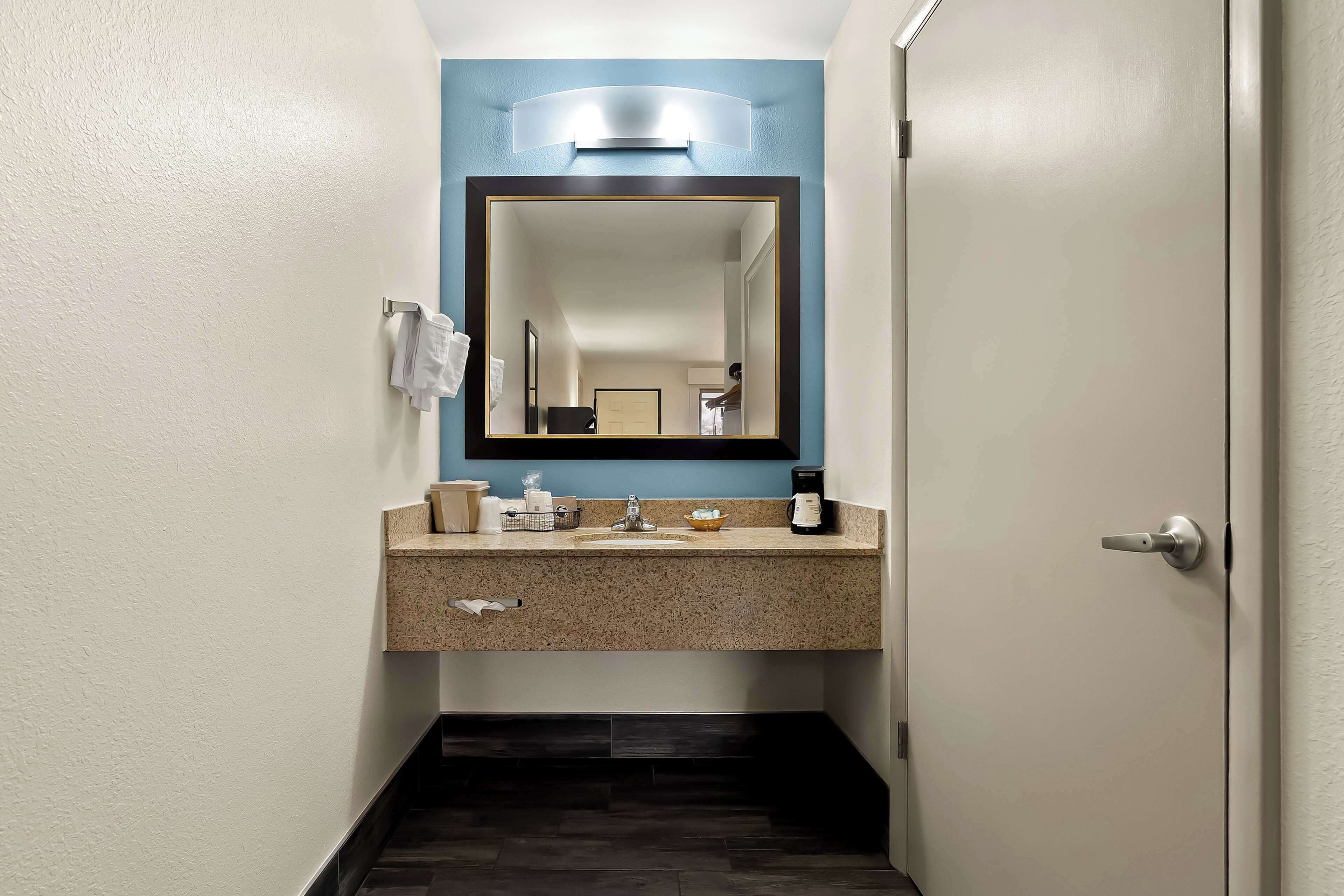 standard room, 1 king bed, accessible, refrigerator & microwave | 1 bedroom, desk, blackout curtains, iron/ironing board