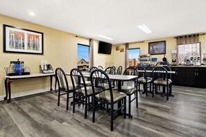 Free continental breakfast 