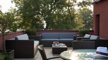 Suite, 1 King Bed (Reserve) | Terrace/patio