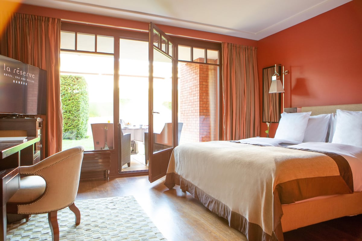 Minibar, in-room safe, blackout drapes, soundproofing