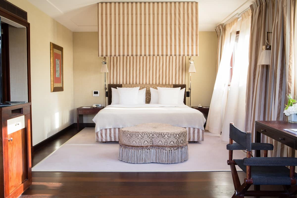 Suite, 1 King Bed (Reserve) | Minibar, in-room safe, blackout drapes, soundproofing