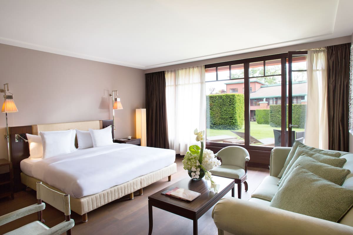 Minibar, in-room safe, blackout drapes, soundproofing