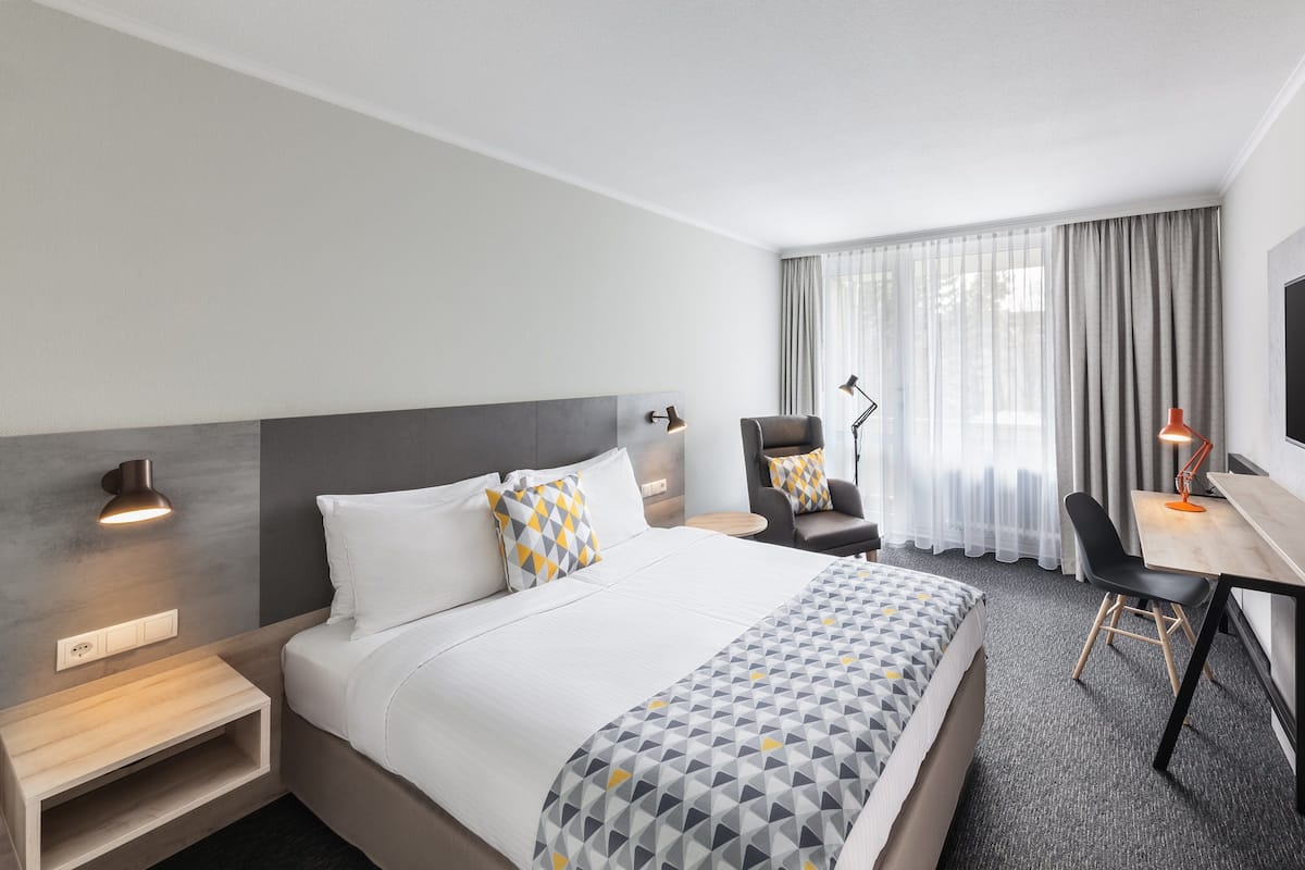 1 bedroom, hypo-allergenic bedding, in-room safe, desk
