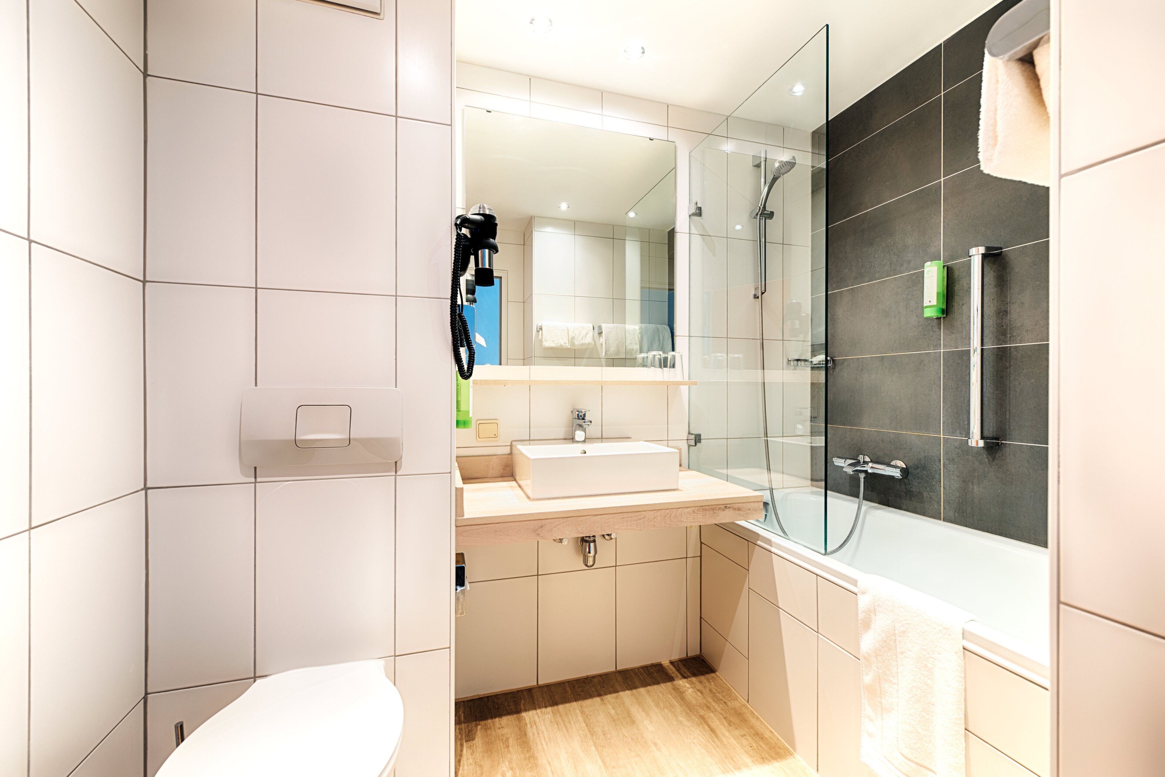 combined shower/bathtub, eco-friendly toiletries, hair dryer, towels