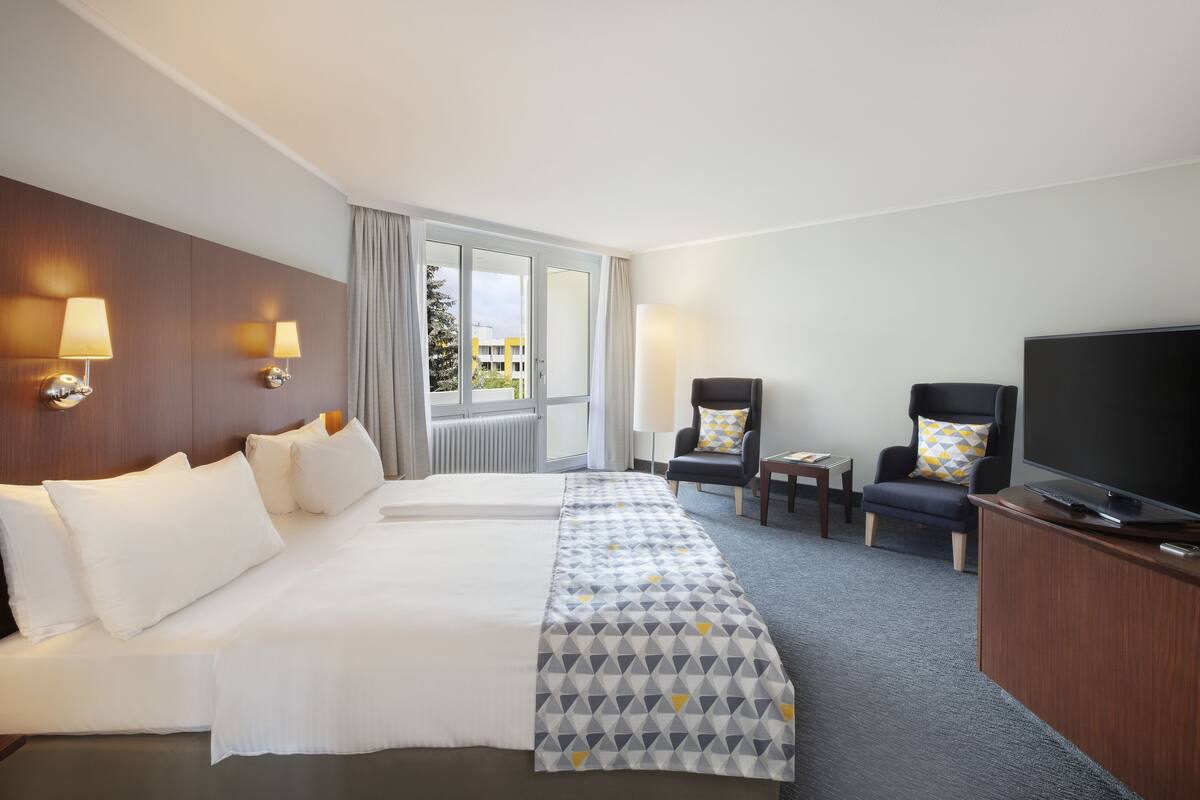 Premium Room, 1 King Bed, Balcony | 1 bedroom, hypo-allergenic bedding available, in-room safe, desk