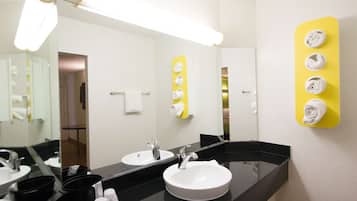 Ensemble douche/baignoire, articles de toilette écologiques