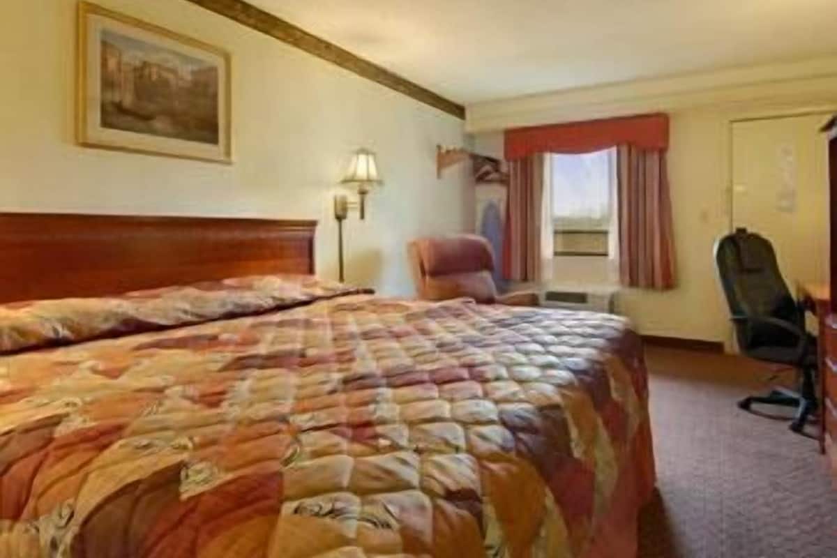 In-room safe, desk, iron/ironing board, free cribs/infant beds