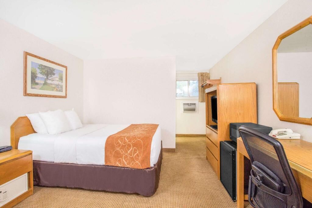 In-room safe, desk, blackout drapes, iron/ironing board