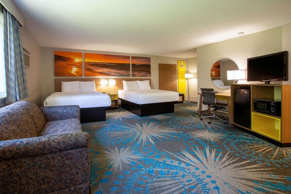 Suite estudio, varias camas, para no fumadores | Caja de seguridad en la habitación, escritorio y cortinas blackout 